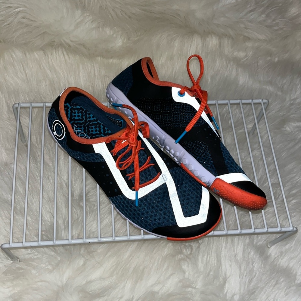 Skora Running Shoes